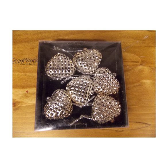 Fém szív akasztós ezüst rácsos 3cm S/6