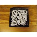 Fém szív lyukas akasztós fehér 2cm S/24