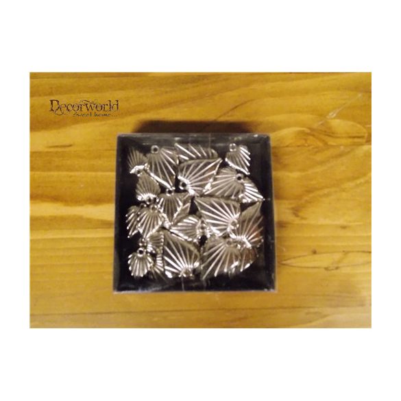 Fém szív akasztós ezüst hosszúkás csíkos mintás 2cm S/24db