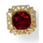 Strasszal kirakott bross szögletes alak 21 mm - Piros