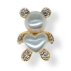   Strasszal kirakott bross maci alak 33x22 mm - Fehér/Arany /DB