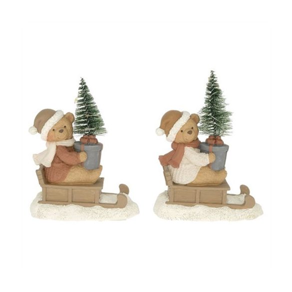 Maci fenyővel, szánkón ülő, LED-es poly 11,5x6,5x14cm - 2féle