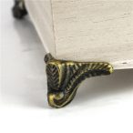 Fém dobozláb + csavarok 2,3x2,3x1,7cm 4db/csomag