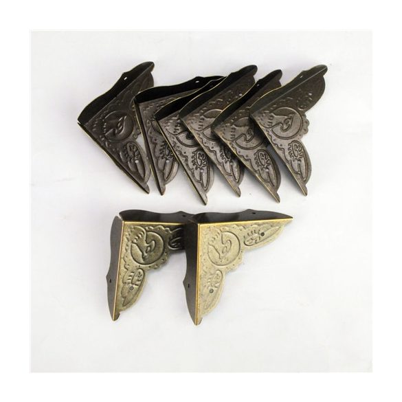 Fém sarkokvédő + szögek 4,5x4,5x1,3 cm- 8db/cs