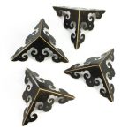 Fém sarokvédő + szögek 5x5 cm- 4 db/csomag