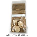   Csipke szalag kartonlapra tekerve, gombokkal, kis csipeszekkel 2cm x 2m (barna)