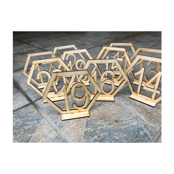 Natúr fa 6 szögletű talpas asztalszám 11-20-ig 14x12 cm /DARAB